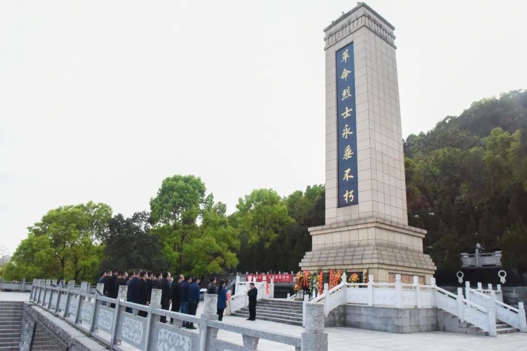 30碧江區(qū)紀(jì)委區(qū)監(jiān)委開展主題黨日活動(dòng).jpg