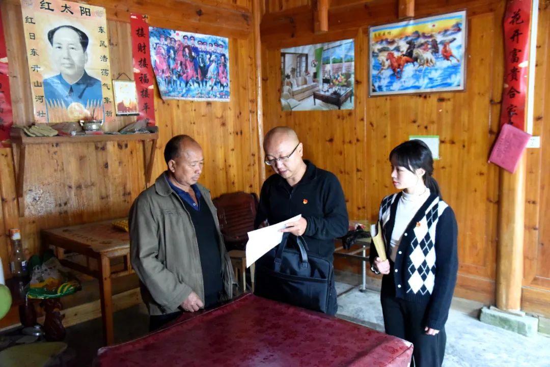 27六龍山鄉(xiāng)紀委入戶了解核實民生問題線索.jpg