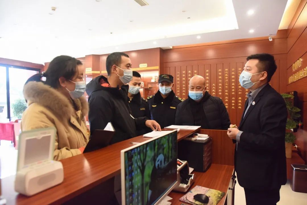 22河西街道紀(jì)工委監(jiān)督檢查節(jié)假日“四風(fēng)”問題.jpg